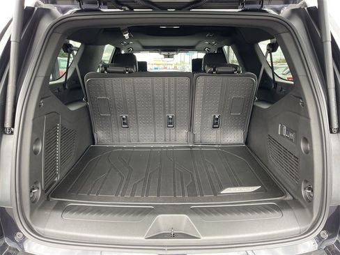 New 2025 Chevrolet Suburban Premier image 25
