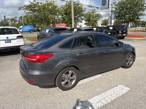 Used 2016 Ford Focus SE FWD image 21