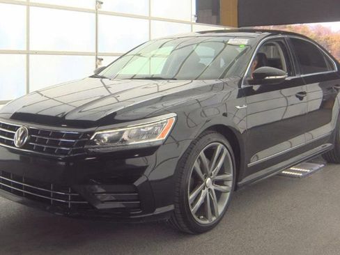 Used 2017 Volkswagen Passat 1.8T R-Line FWD image 1