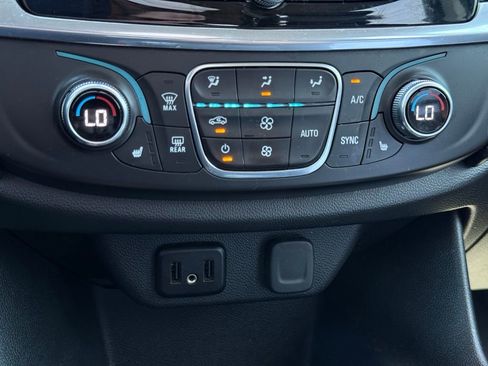 Used 2019 Chevrolet Traverse LT image 28