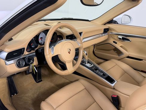 Used 2014 Porsche 911 Carrera 4S image 4