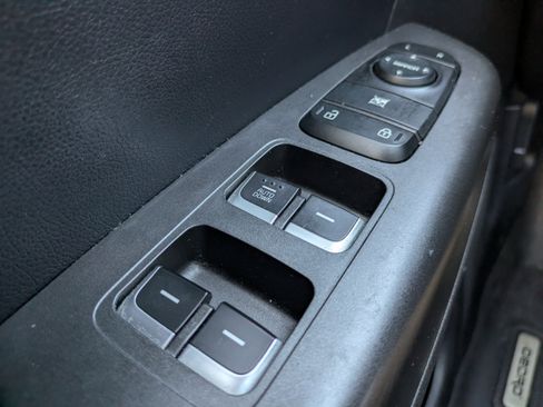 Used 2022 Kia Sportage LX image 19