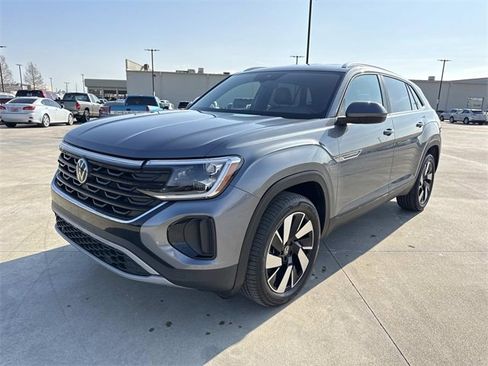 Certified 2025 Volkswagen Atlas Cross Sport SE image 8