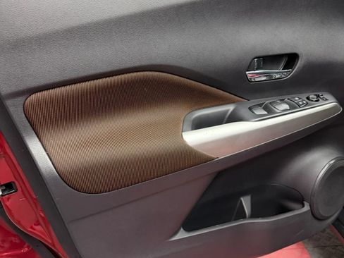 Used 2019 Nissan Kicks SR w/ Exterior Electronics Package FWD image 9