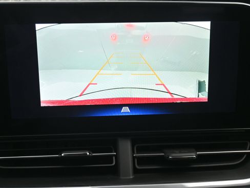 Used 2024 Chevrolet Trax LT FWD image 14