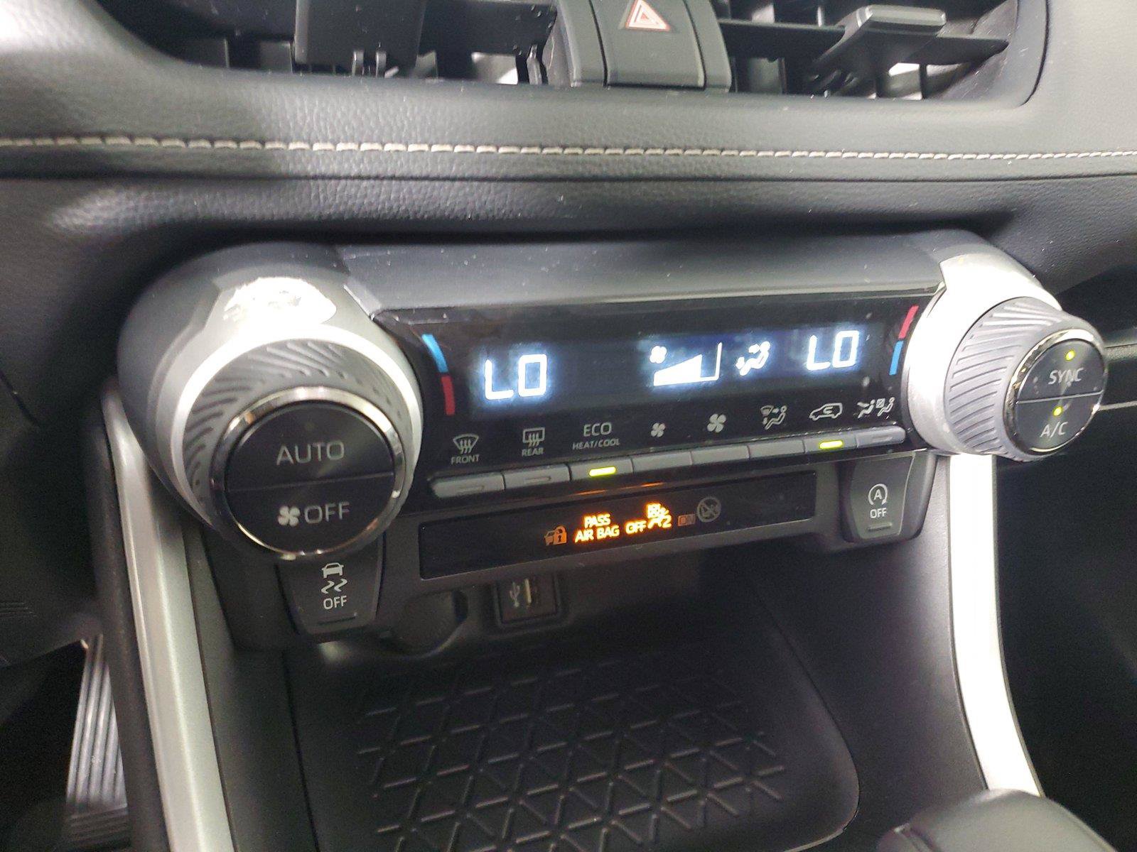 Used 2025 Toyota RAV4 XLE FWD image 28