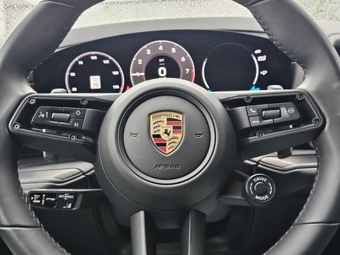 Used 2025 Porsche Cayenne GTS AWD/4WD image 25