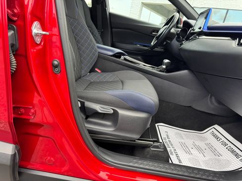 Used 2021 Toyota C-HR XLE FWD image 40