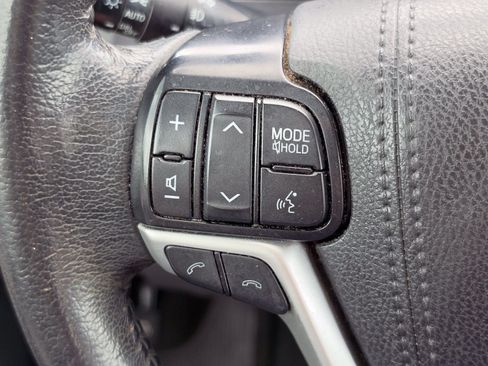Used 2020 Toyota Sienna XLE Premium FWD image 22