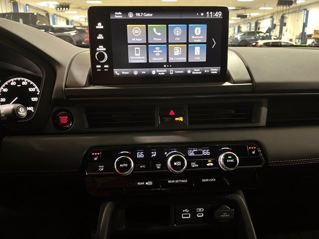 Used 2025 Honda Pilot TrailSport image 11