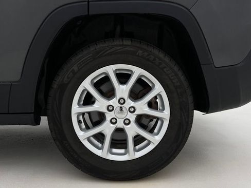 Used 2015 Jeep Cherokee Latitude w/ Cold Weather Group AWD/4WD image 27