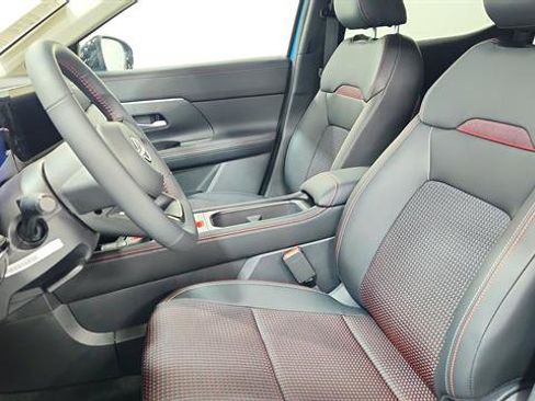 New 2025 Nissan Kicks SR image 12