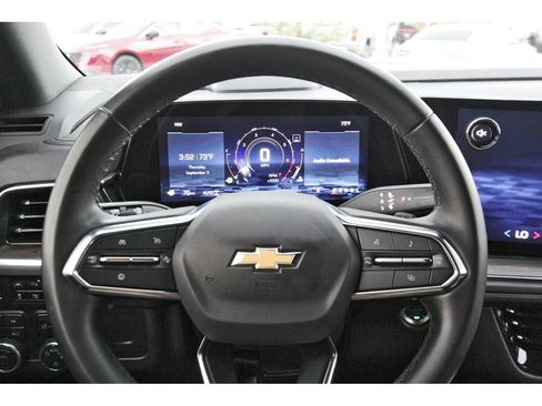 Used 2025 Chevrolet Suburban LT AWD/4WD image 16