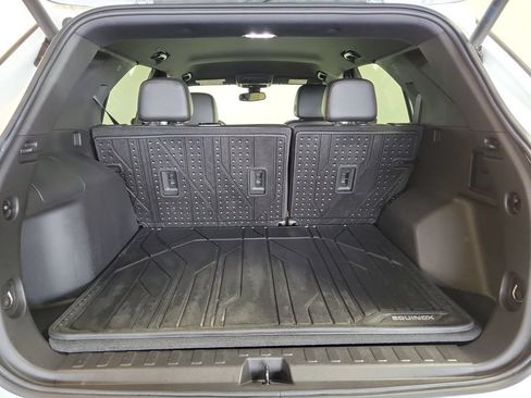 Used 2024 Chevrolet Equinox Premier w/ LPO, Floor Liner Package FWD image 24