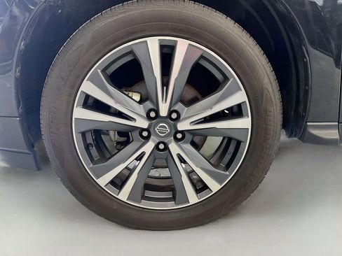 Used 2020 Nissan Pathfinder Platinum image 32