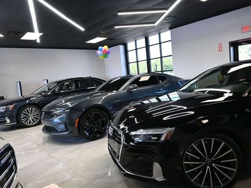 Used 2022 Volkswagen Taos SE w/ Panoramic Sunroof Package image 7