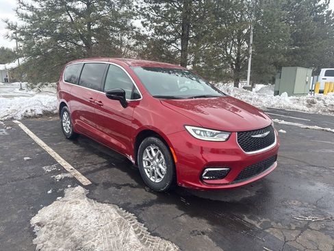 New 2026 Chrysler Pacifica Select image 12