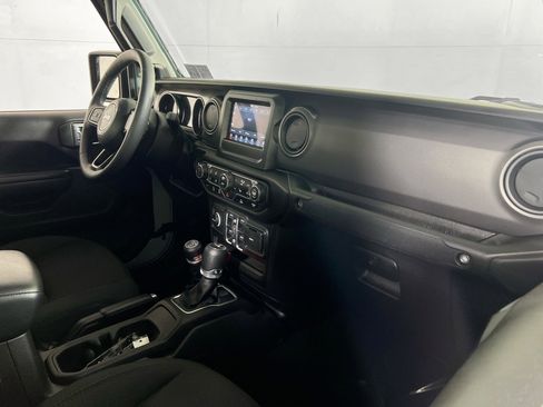 Used 2023 Jeep Gladiator Willys image 27