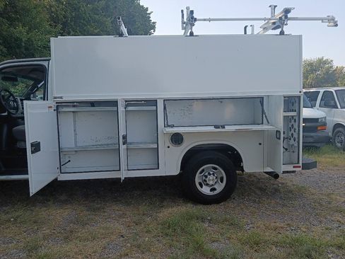 Used 2023 Chevrolet Express 3500 w/ Power Convenience Package RWD image 18
