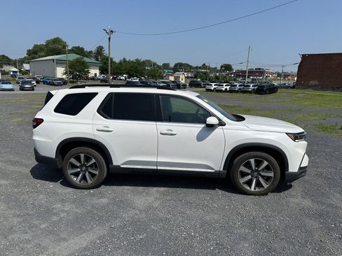 Used 2024 Honda Pilot Touring image 9