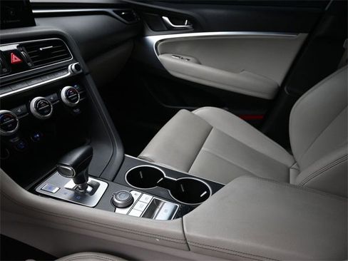 Used 2022 Genesis G70 2.0T image 19