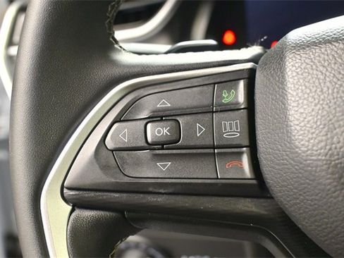 Used 2025 Jeep Grand Cherokee L Laredo image 21