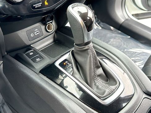 Used 2022 Nissan Rogue Sport SL image 11