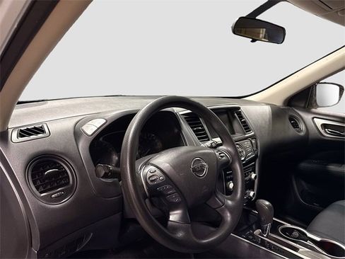 Used 2017 Nissan Pathfinder S image 11