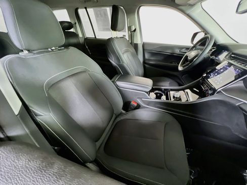 Used 2023 Jeep Grand Cherokee Laredo w/ Luxury Tech Group I AWD/4WD image 26