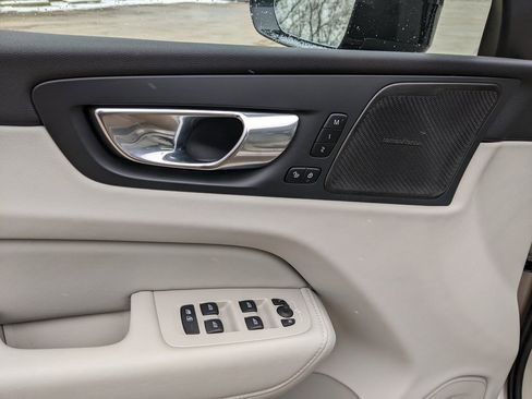 Certified 2025 Volvo XC60 T8 Ultra w/ Climate Package image 10