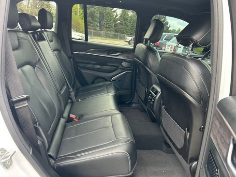 Used 2023 Jeep Grand Cherokee Overland image 21