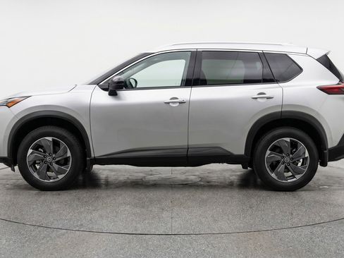 Used 2025 Nissan Rogue SV image 5