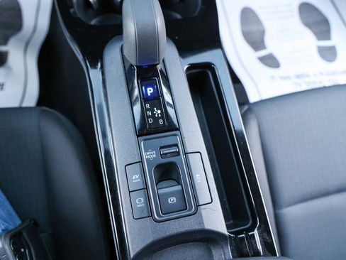 Used 2025 Toyota Prius LE image 25