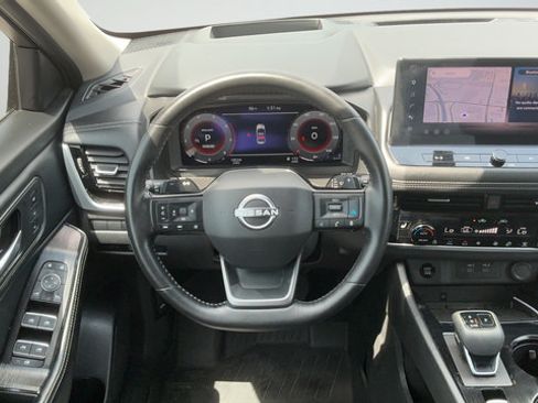 Certified 2025 Nissan Rogue SL w/ SL Premium Package FWD image 10
