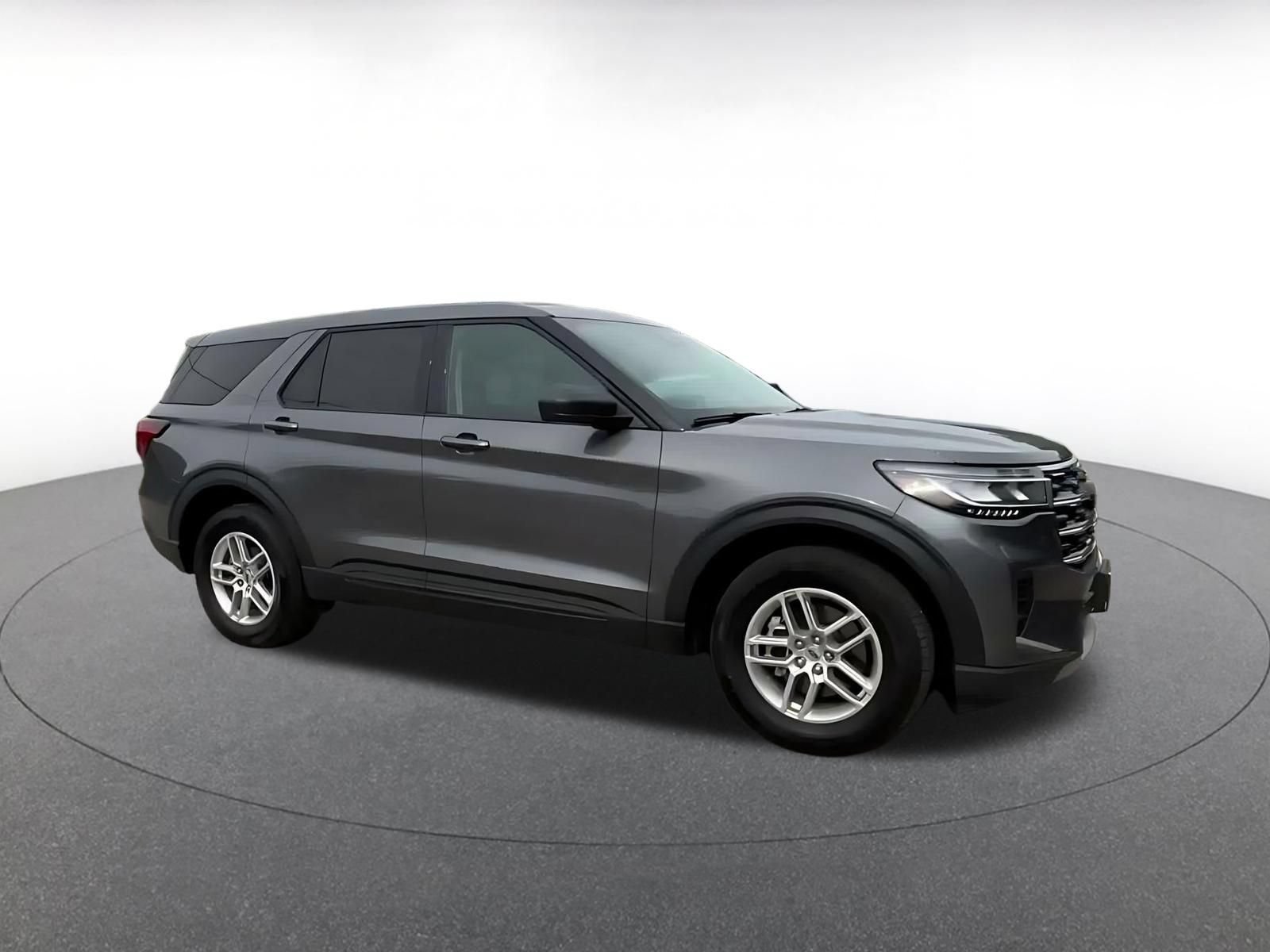 Used 2026 Ford Explorer Active AWD/4WD image 2