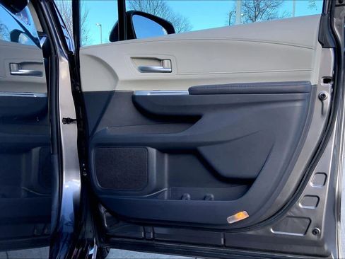 Used 2023 Toyota Sienna XLE image 23