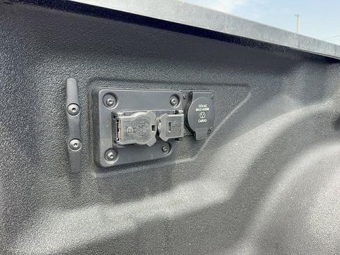 Used 2025 RAM 3500 Limited AWD/4WD image 10