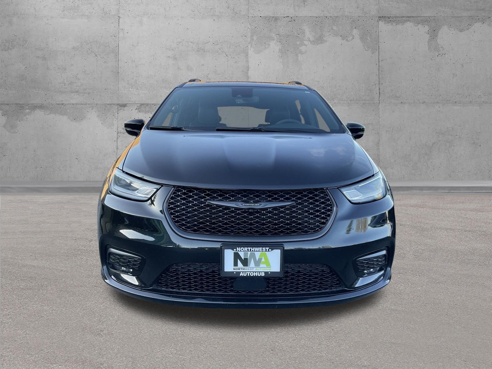 Used 2025 Chrysler Pacifica Limited FWD image 5