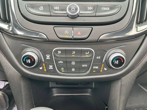 Used 2022 Chevrolet Equinox RS w/ Infotainment Package AWD/4WD image 40