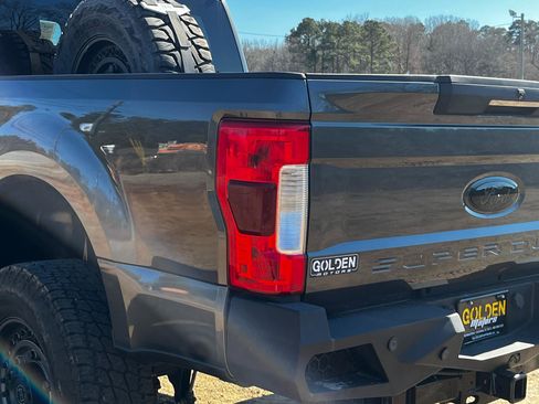 Used 2017 Ford F250 Lariat w/ Lariat Ultimate Package image 9