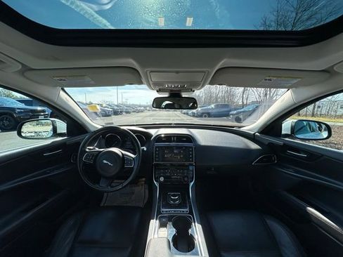 Used 2017 Jaguar XE Prestige image 2