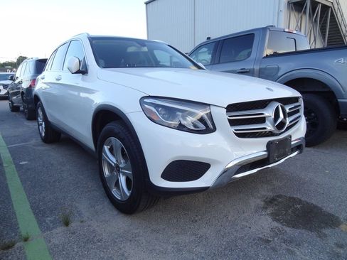 Used 2017 Mercedes-Benz GLC 300 4MATIC image 1