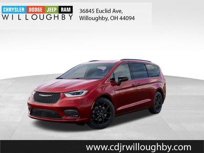 New 2026 Chrysler Pacifica Select w/ S Appearance Package