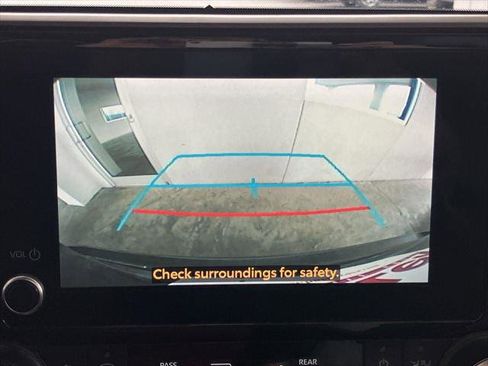 Certified 2023 Toyota Highlander XLE image 12