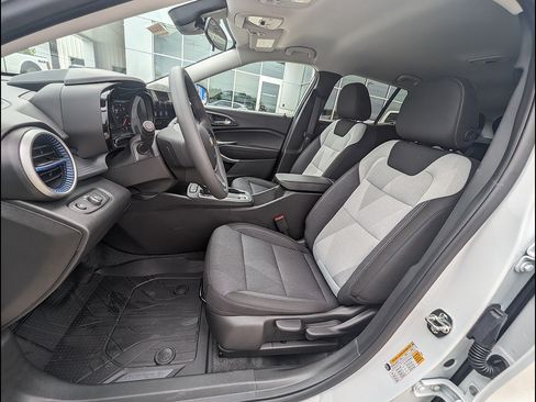 New 2026 Chevrolet Trax LS w/ LS Convenience Package FWD image 12
