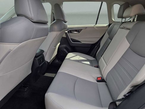 Used 2020 Toyota RAV4 XLE Premium image 13