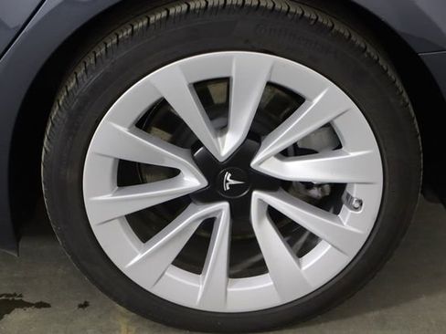 Used 2022 Tesla Model 3 Long Range AWD/4WD image 29