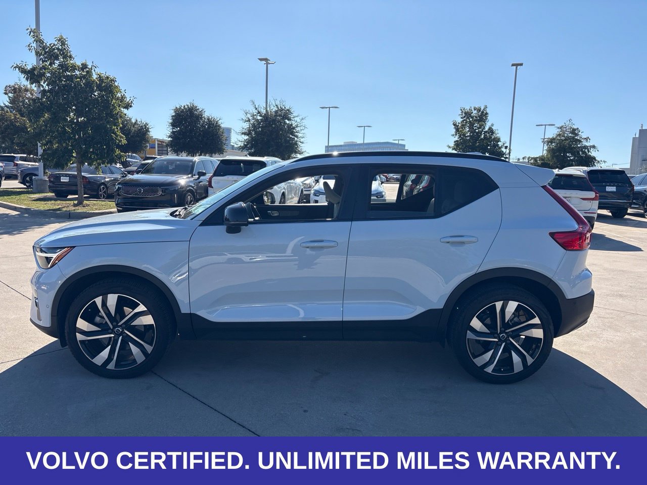 Certified 2024 Volvo XC40 B5 Plus w/ Protection Package Premier AWD/4WD image 11