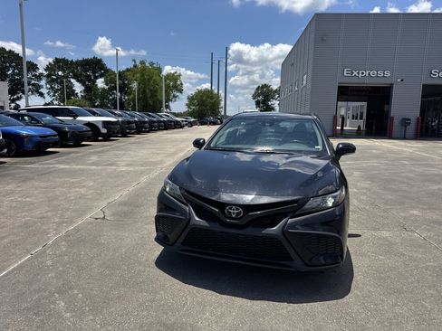 Used 2022 Toyota Camry SE FWD image 4