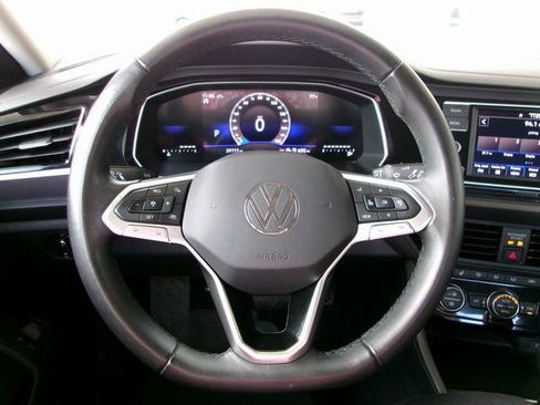 Used 2024 Volkswagen Jetta SE image 8